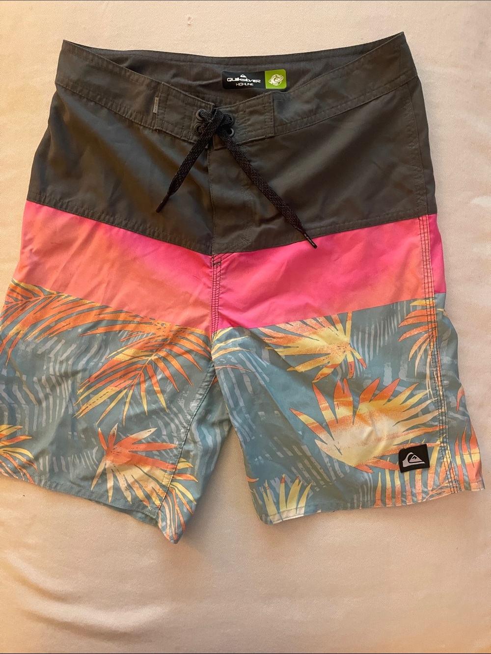 Quiksilver Size 28/14 Tropical Swim Trunks in Black, Pink & Teal